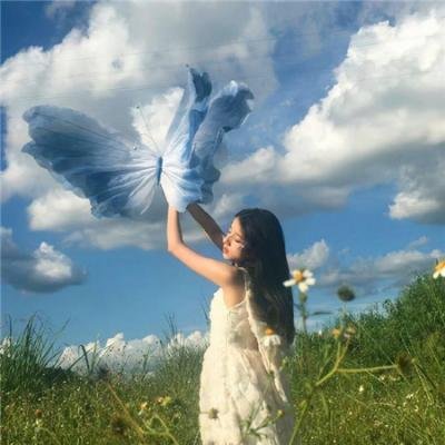 落在她身边